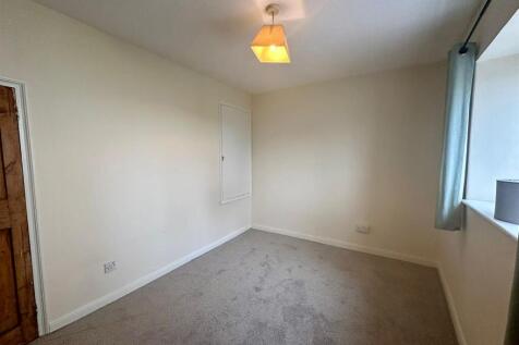 Bedroom 2 New Carpet.jpg