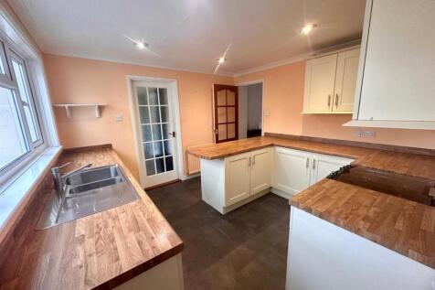 Kitchen 2.jpg
