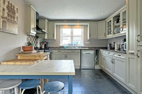 Kitchen 1.jpg