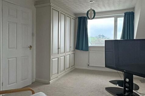 Bedroom 2 1.jpg