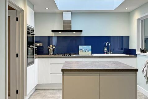 Kitchen 2.jpg