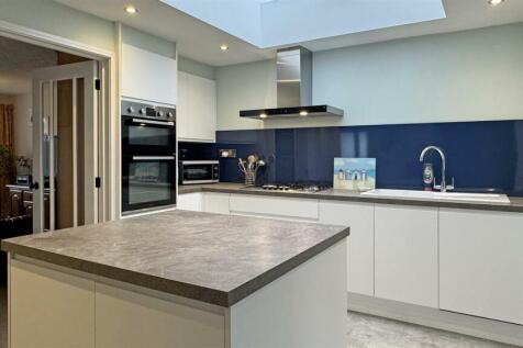 Kitchen 4.jpg