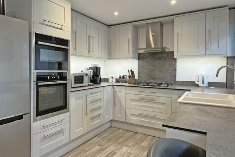 Kitchen 2.jpg