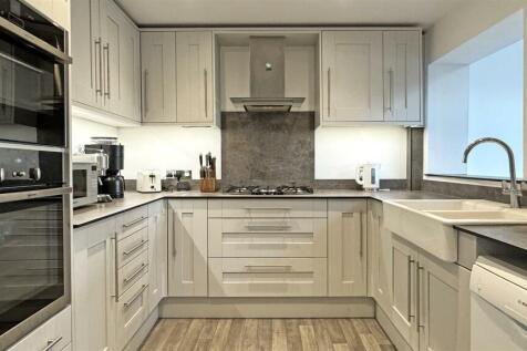 Kitchen (2).jpg