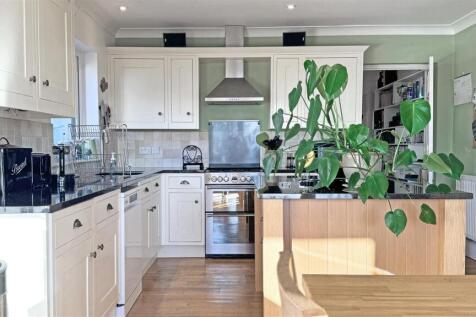 Kitchen 1.jpg