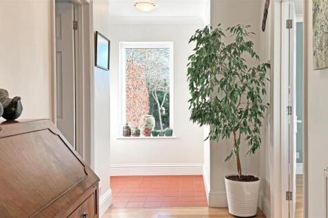 Hallway 1.jpg