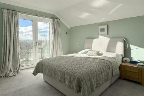 Bedroom 1 1.jpg