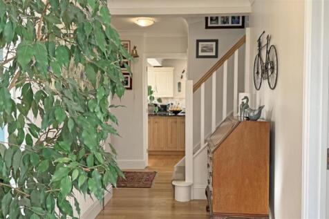 Hallway 2.jpg
