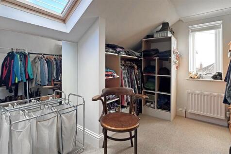 Walk In Wardrobe.jpg