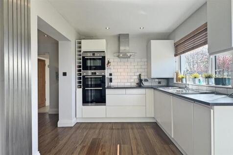 Kitchen 2.jpg