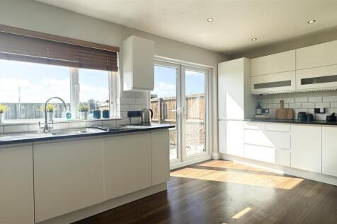 Kitchen 1.jpg