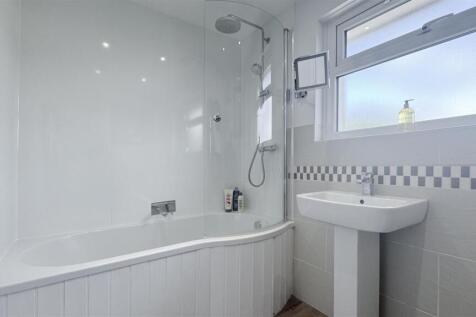 Bathroom 1.jpg