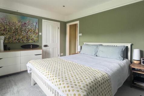 Bedroom 1.jpg