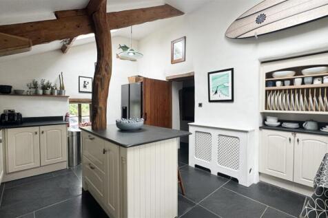 Kitchen 2.jpg