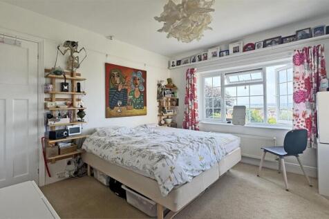 Bedroom 1.jpg