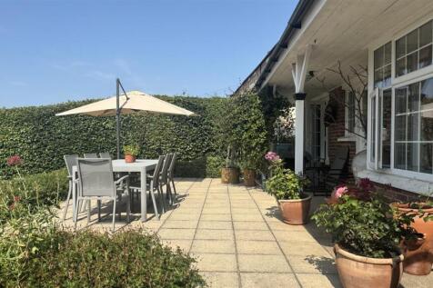 Patio 1.jpg