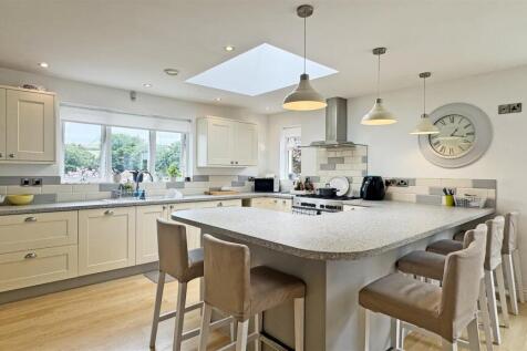 Kitchen 1.jpg