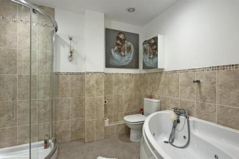 Bathroom 1.jpg