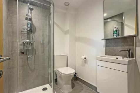 Bathroom 2.jpg