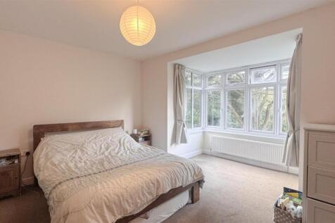Bedroom 1 1.jpg
