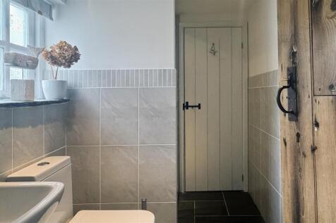 Downstairs Shower Room.jpg