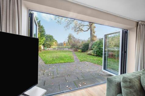Bi-Folds opening into Garden
