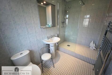 Ensuite Shower Room/WC