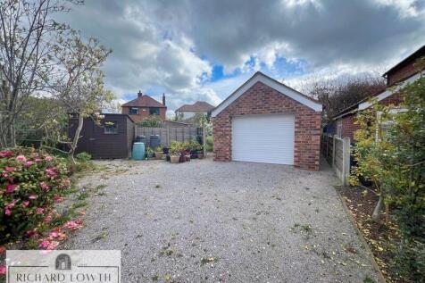 Detached Garage &amp; Parking