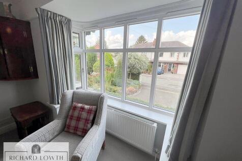 Lounge Bay Window