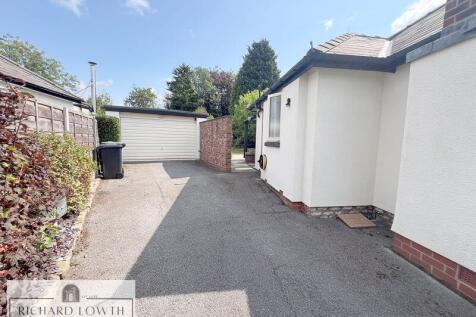 Parking/Detached Garage