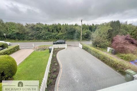 Extensive Driveway Parking