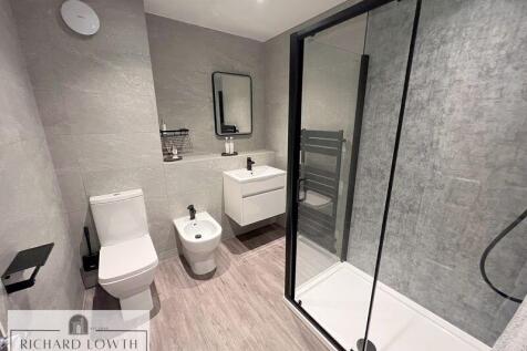 Stylish Shower Room/WC