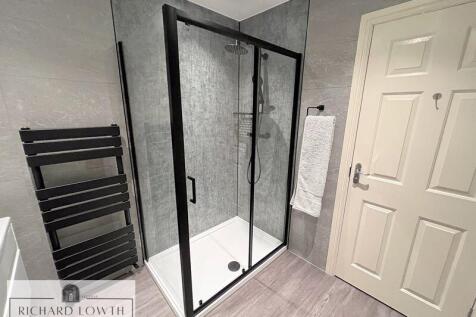 Stylish Shower Room/WC