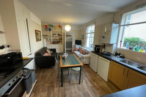 kitchen communal ...