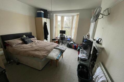 letting room thre...