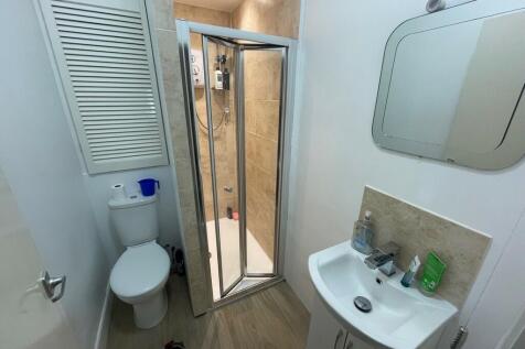 flat shower room