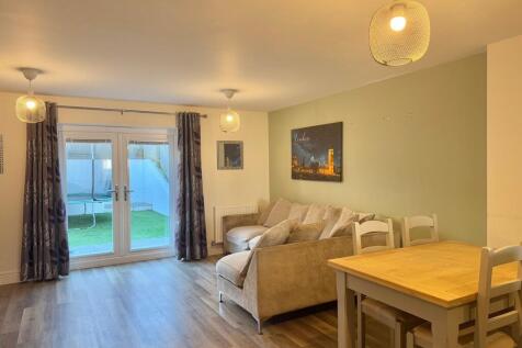 open plan lounge/...