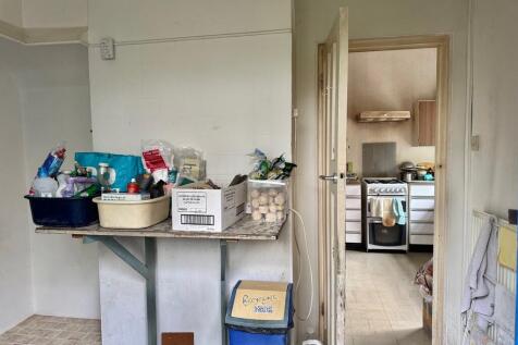 utility room to k...