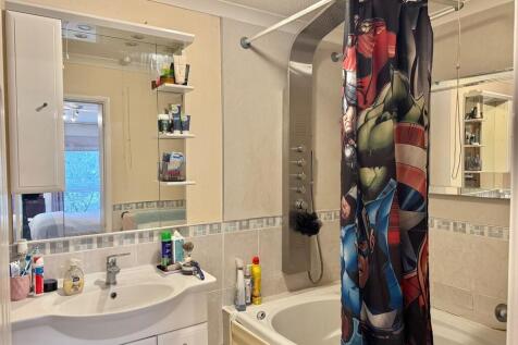 en suite bathroom