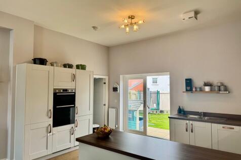 kitchen to utilit...
