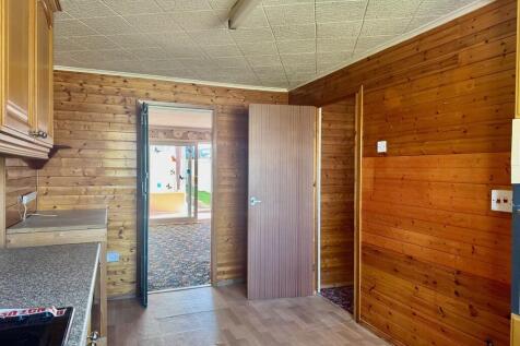 KITCHEN TO LOUNGE...