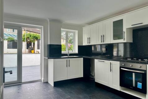 kitchen/breakfast...