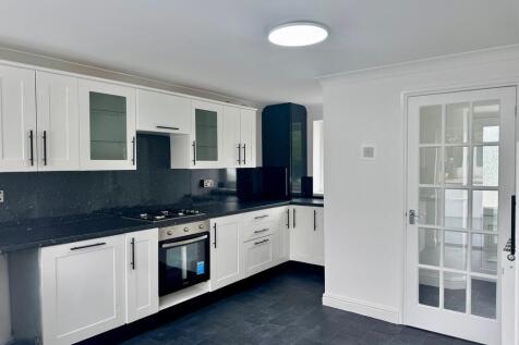 kitchen/breakfast...