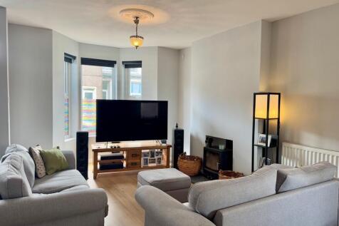 Open plan lounge ...