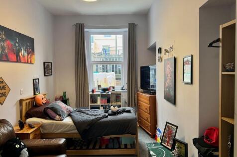 reception room/be...