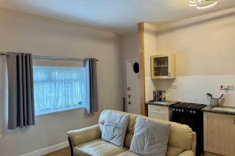 open plan lounge/...