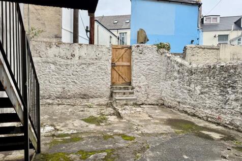 communal courtyar...