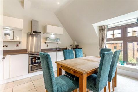 Kitchen/Dining Area