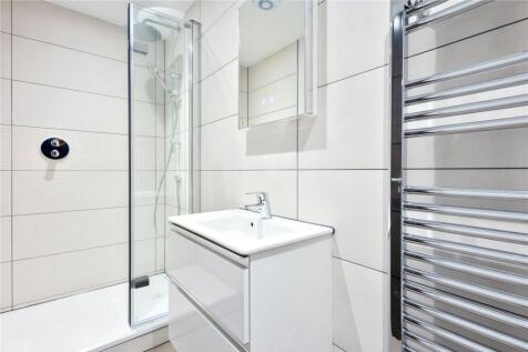 Show Room Shower Roo