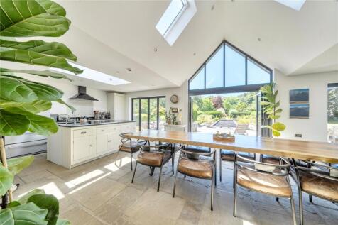Open Kitchen/Dining